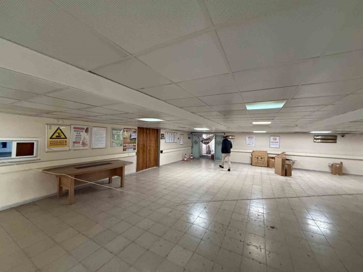 Dicle Üniversitesi’ndeki Polikliniklerde Çıkan Yangın İtfaiye Tarafından Söndürüldü