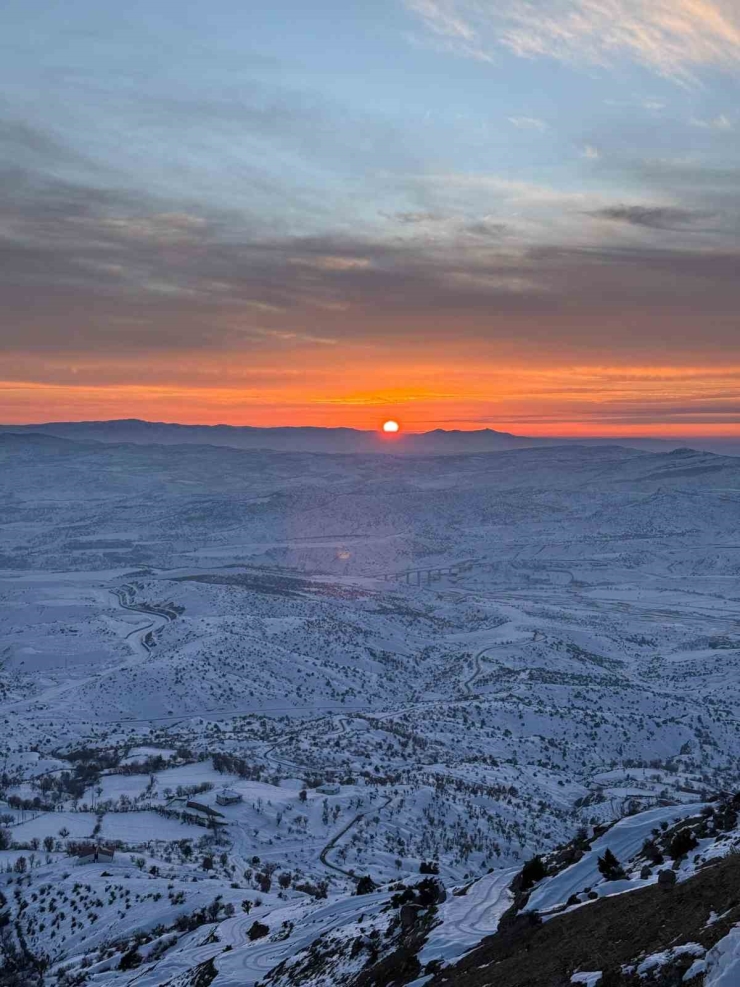 Kulp’ta Kar Yağışı Görsel Şölen Oluşturdu