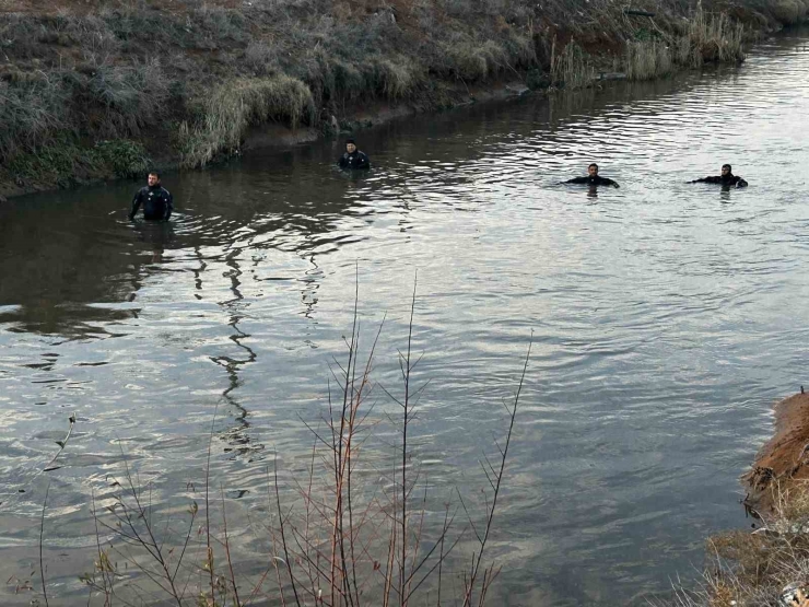 Sulama Kanalında Kaybolan Sürücü 10 Gündür Aranıyor