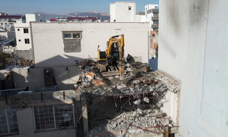 Adıyaman’da Binalar Daha Güvenli Şekilde Yıkılıyor