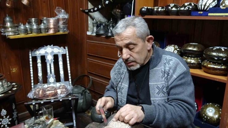 Gaziantep’te Antika Silahlar Sedef Kakma Sanatıyla Süsleniyor