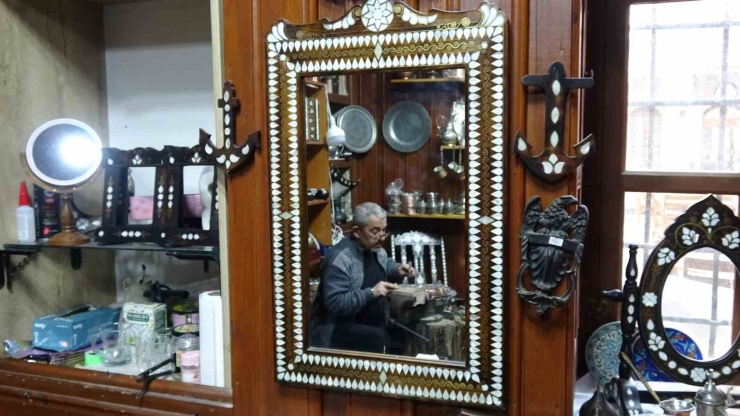 Gaziantep’te Antika Silahlar Sedef Kakma Sanatıyla Süsleniyor