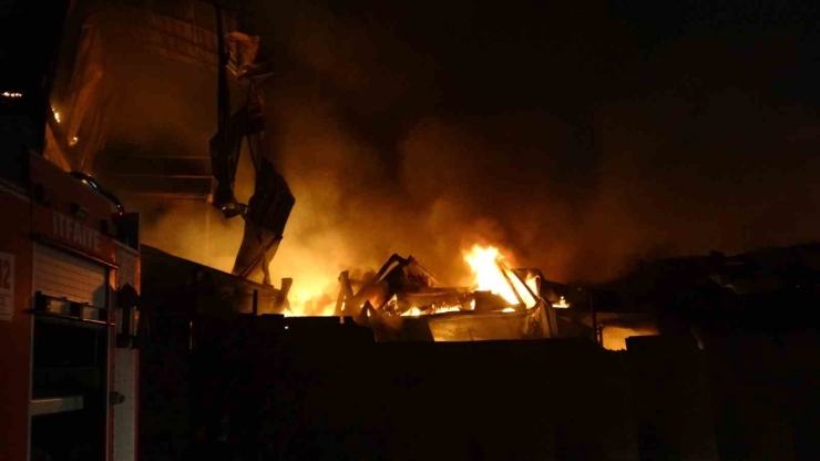 Malatya’da Şantiyede Çıkan Yangının Hasarı Gündüz Görüntülendi