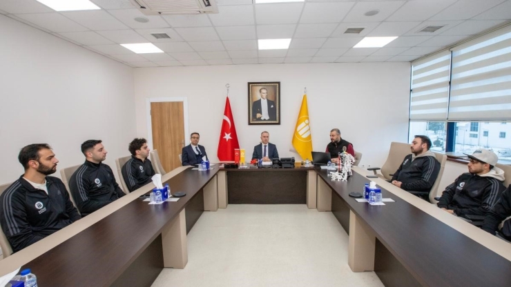 İnönü Üniversitesi Basketbol Takımı Şampiyon Oldu