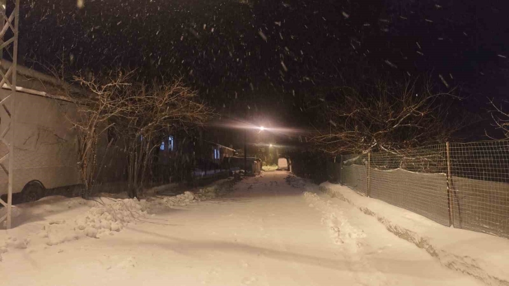 Malatya’da Kar Yağışı Ulaşımda Aksamalara Yol Açtı