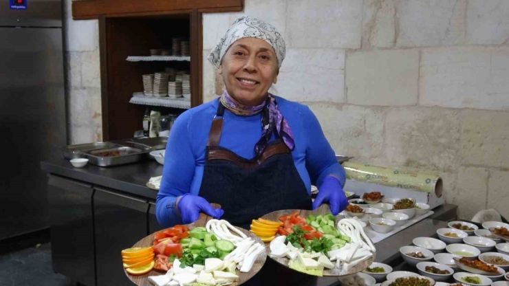 Eşlerinden İmza Karşılığında Toplanan Kadınlar Önce Kooperatif Kurdu, Sonra Restoran Açtı