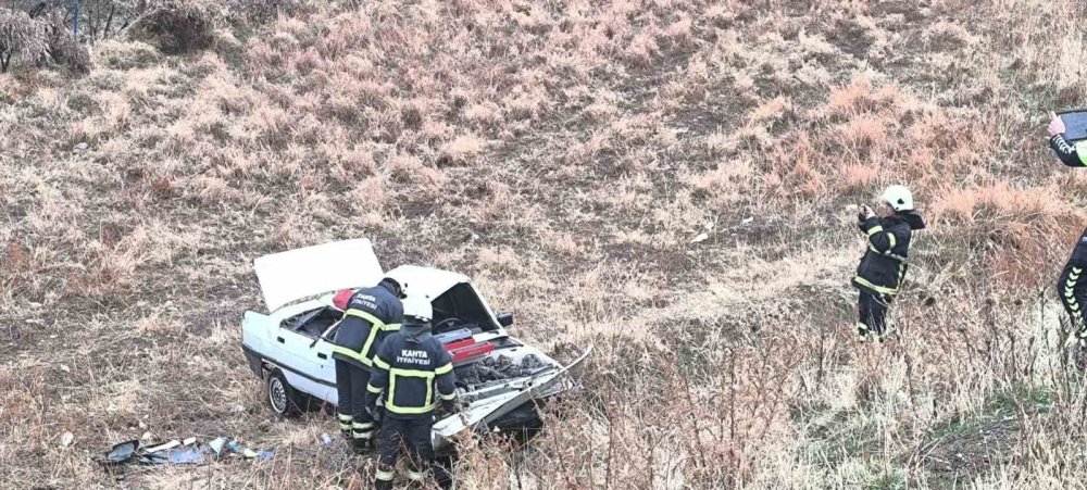 Kahta’da Otomobil Şarampole Yuvarlandı: 3 Yaralı