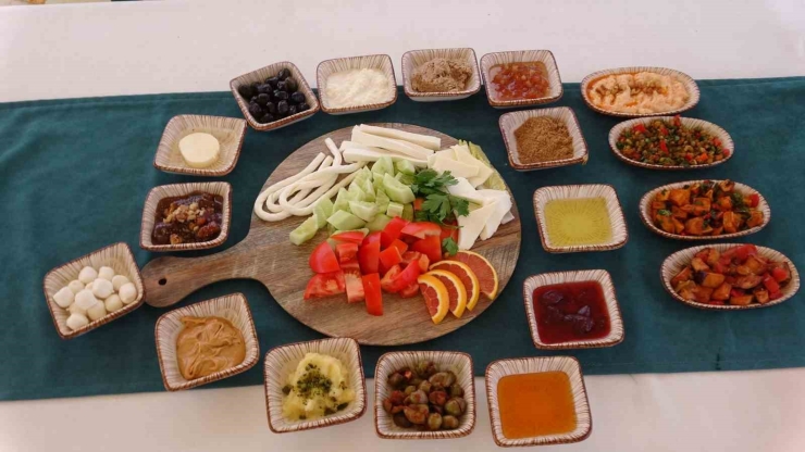 Eşlerinden İmza Karşılığında Toplanan Kadınlar Önce Kooperatif Kurdu, Sonra Restoran Açtı