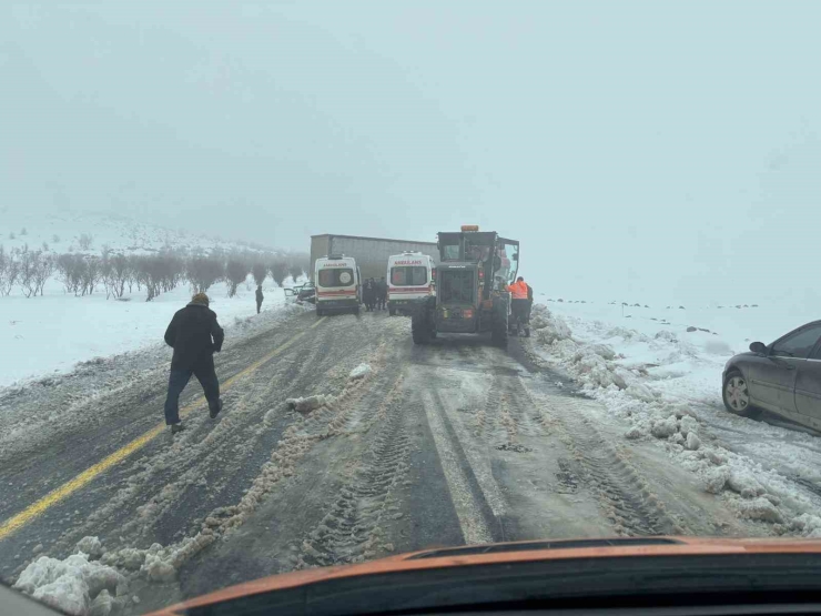 Viranşehir-diyarbakır Yolunda Zincirleme Kaza: 4 Yaralı