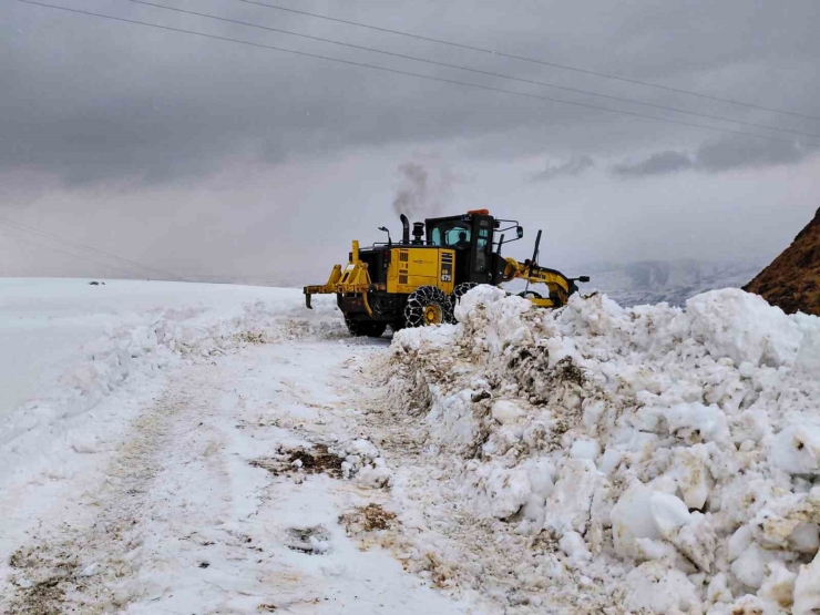 Diyarbakır’da, 6 İlçede 319 Kilometrelik Kırsal Mahalle Yolu Ulaşıma Açıldı