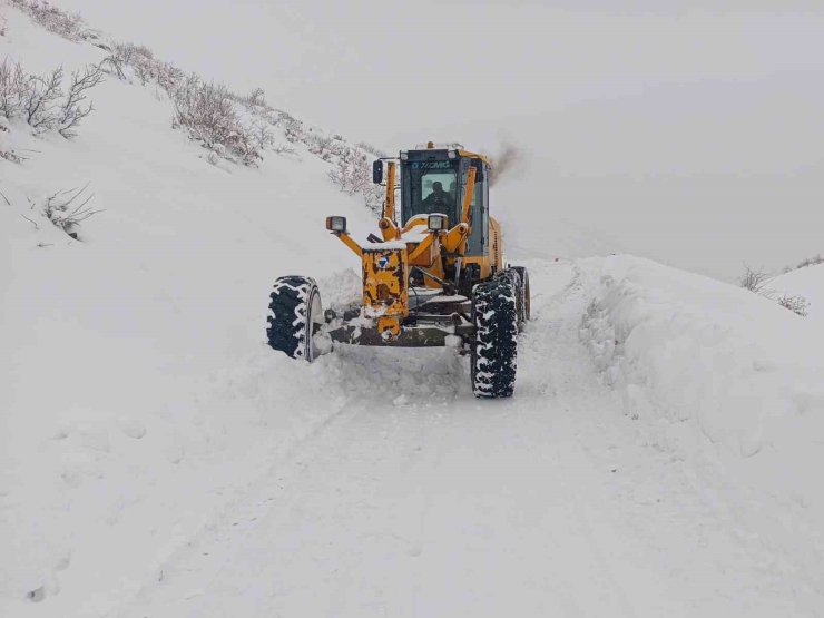 Diyarbakır’da, 6 İlçede 319 Kilometrelik Kırsal Mahalle Yolu Ulaşıma Açıldı