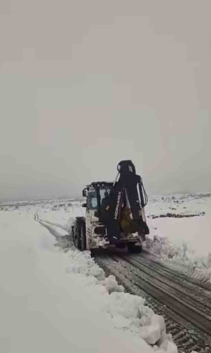 Çermik’te Kardan Dolayı Kapanan Mahalle Yolları Ulaşıma Açıldı