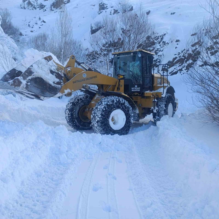 Battalgazi’de 1 Metreyi Bulan Karla Mücadele