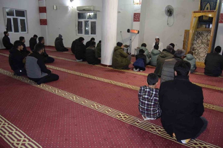 Dicle’de Miraç Kandili Dualarla İdrak Edildi