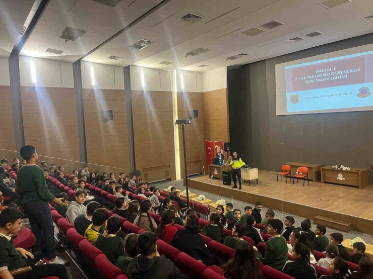 Gaziantep’te Jandarmadan 126 Öğrenciye Trafik Eğitimi