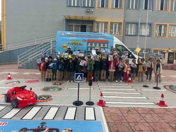 Gaziantep’te Jandarmadan 126 Öğrenciye Trafik Eğitimi