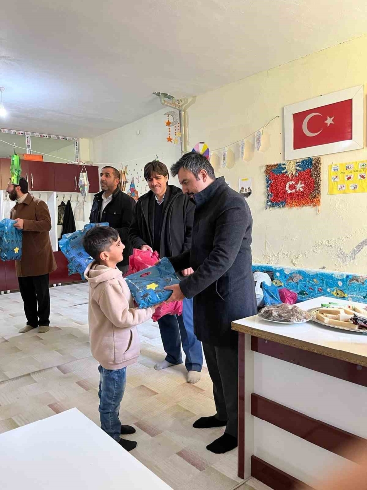 Dicle Kaymakamı Atış, Kur’an Kursu Öğrencileriyle Bir Araya Geldi