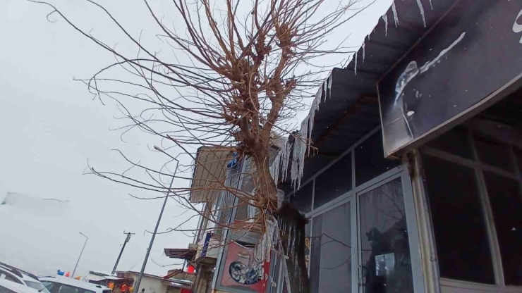 Kulp’ta Yüksek Kesimler Beyaza Büründü