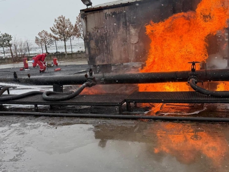 Diyarbakır’da Ham Petrol Havuzunda Yangın