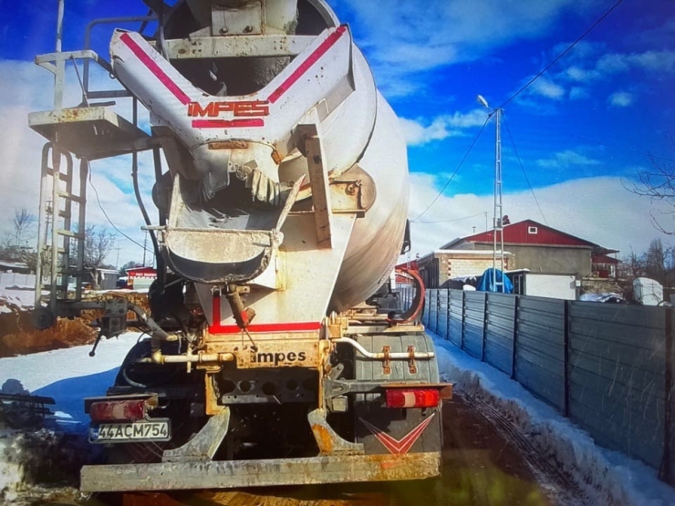 Malatya’da Beton Mikserinin Çarptığı Yaya Yaralandı