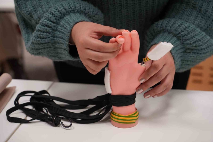 Gibtü Öğrencilerinden Depremzede Anneler Ve Hamile Kadınlar İçin İnovasyon Projesi