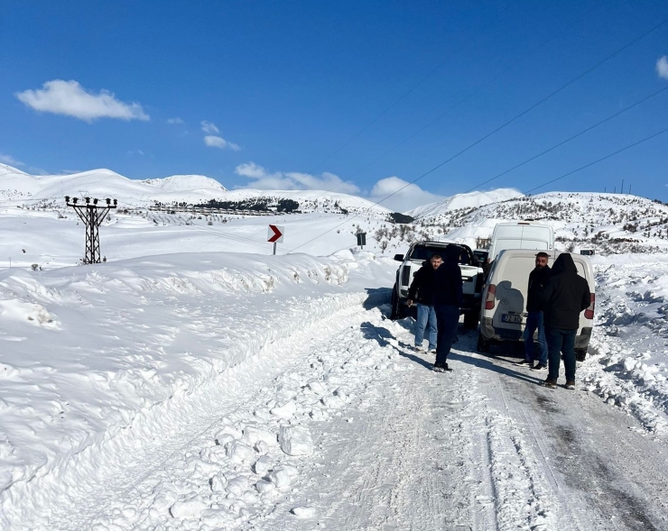Birçok Araç Mahsur Kaldı