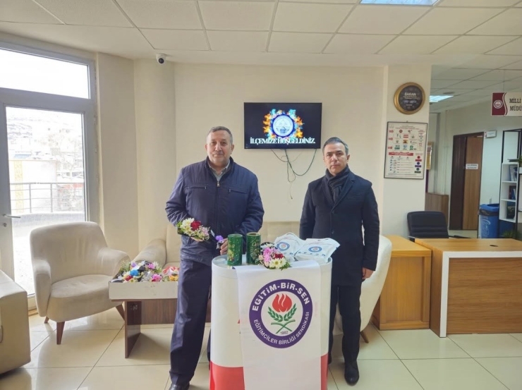 Çermik’e Atanan Öğretmenlere Çiçekli Karşılama