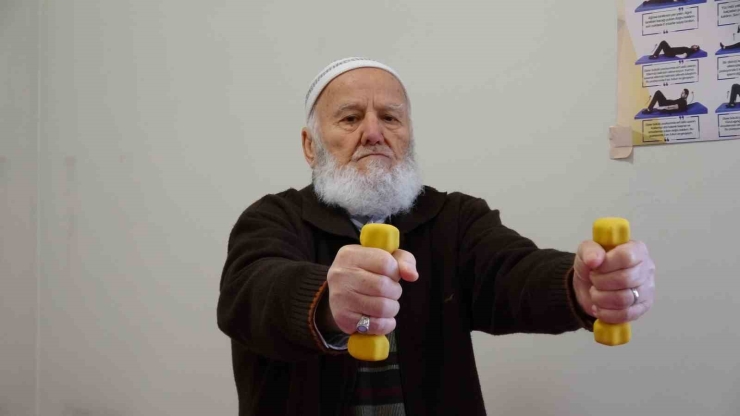 Moral Evi’nin Renkli Kişiliği Çevresine Neşe Saçıyor