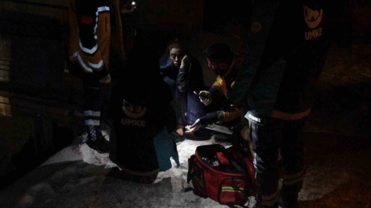 Malatya’da Müstakil Evde Yangın: Mahsur Kalan Kadın Kurtarıldı