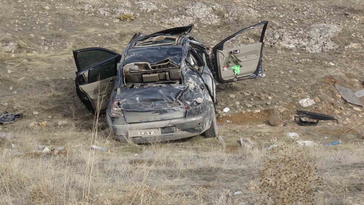 Malatya’da Lastiği Patlayan Otomobil Şarampole Uçtu: 1 Ölü, 2 Yaralı