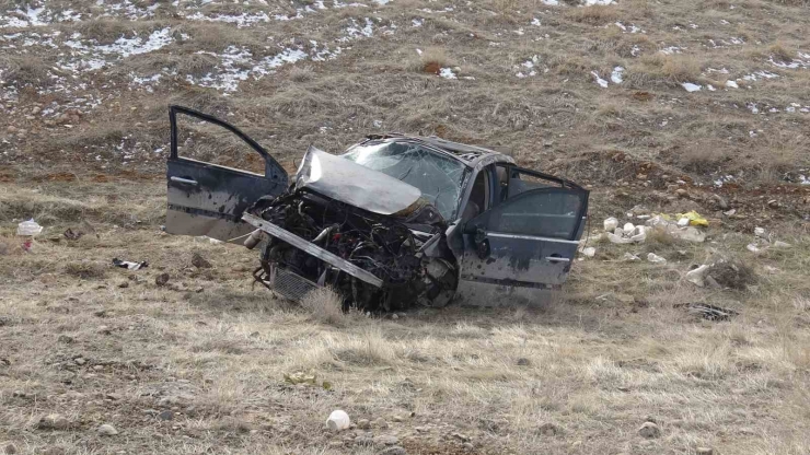 Malatya’da Lastiği Patlayan Otomobil Şarampole Uçtu: 1 Ölü, 2 Yaralı