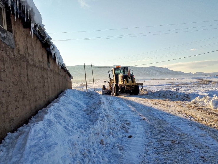 Diyarbakır’da Kırsal Mahalle Yolları Açılıyor
