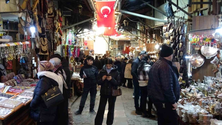 Gaziantep’teki Tarihi Çarşılarda Yarıyıl Tatili Yoğunluğu