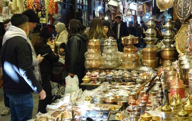 Gaziantep’teki Tarihi Çarşılarda Yarıyıl Tatili Yoğunluğu