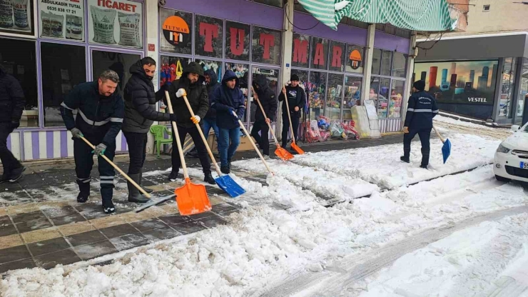 Çermik Belediyesi Kar Temizliğine Başladı