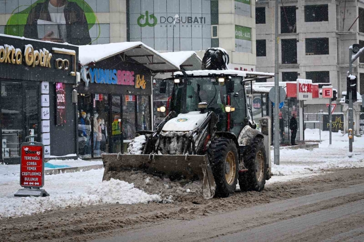 Malatya Büyükşehir Belediyesi Karla Mücadelede 7/24 Sahada