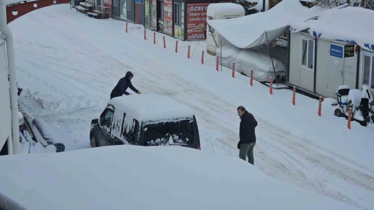 Malatya Kırsalında Kar Kalınlığı 30 Santimetreyi Buldu