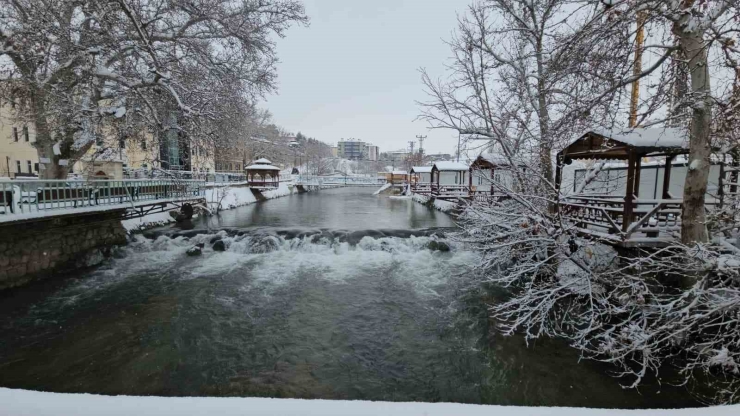 Malatya Kırsalında Kar Kalınlığı 30 Santimetreyi Buldu