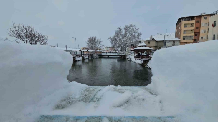 Malatya Kırsalında Kar Kalınlığı 30 Santimetreyi Buldu