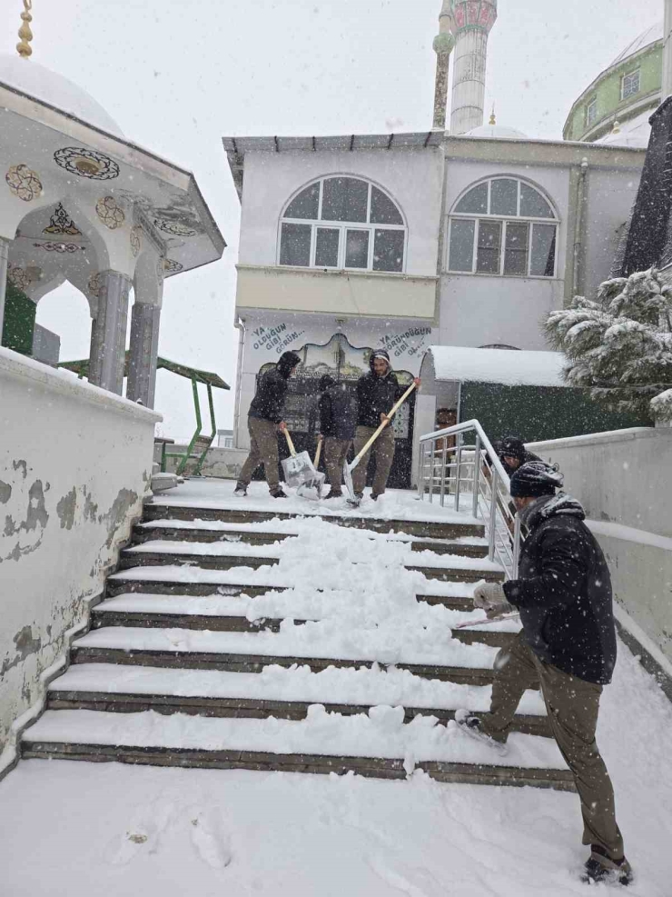 Şehitkamil’de Camiler İbadete Hazır