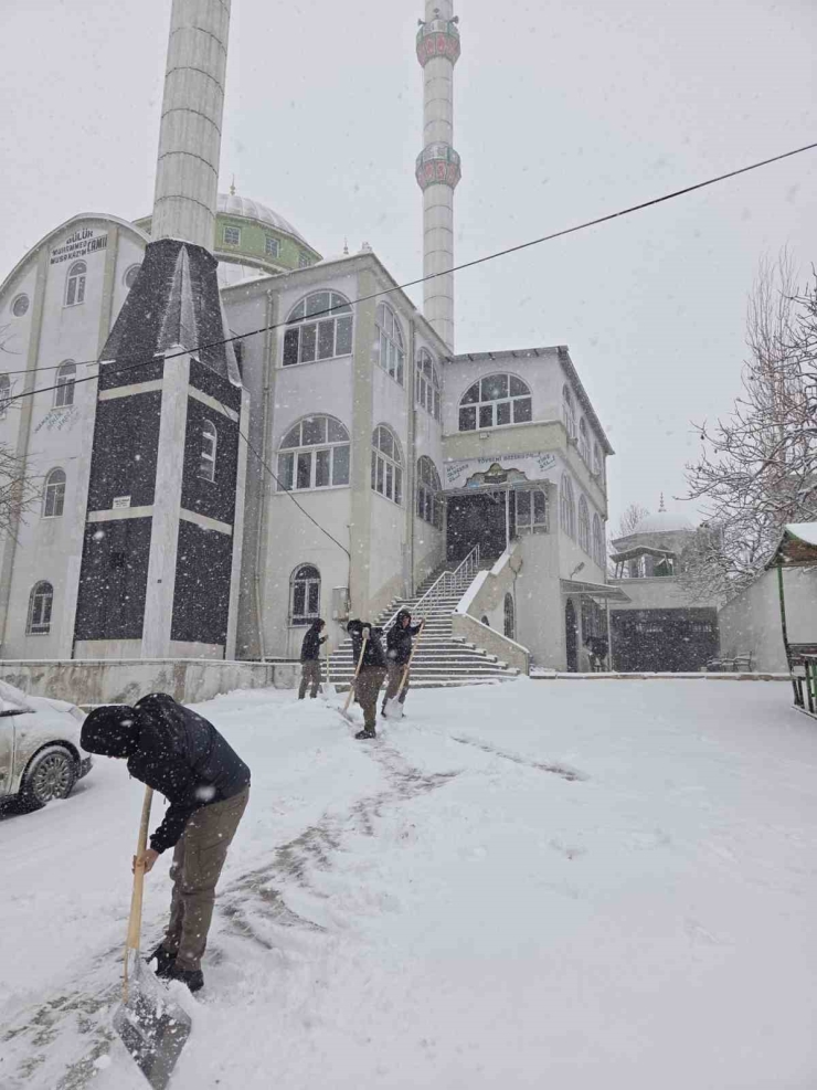 Şehitkamil’de Camiler İbadete Hazır