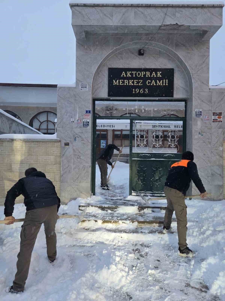 Şehitkamil’de Camiler İbadete Hazır