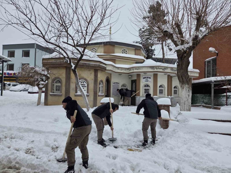 Şehitkamil’de Camiler İbadete Hazır
