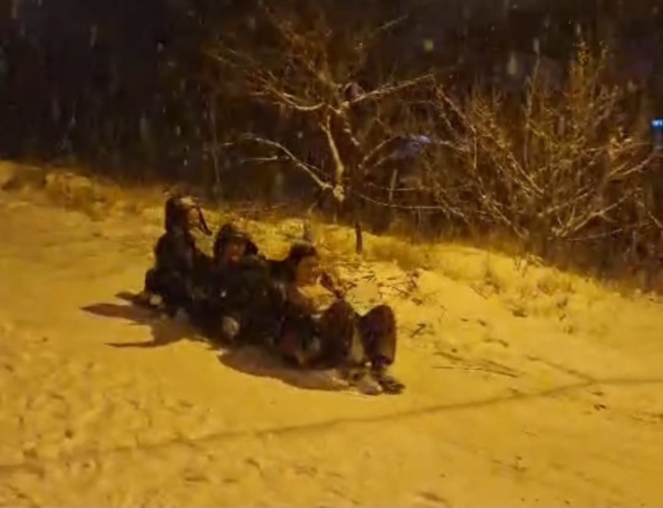 Darende’de Kar Yağışıyla Gelen Eğlence