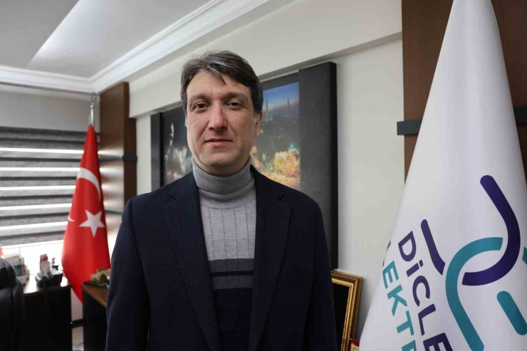 Ekipler Zorlu Hava Şartlarında Enerji Hatlarını Onarıyor