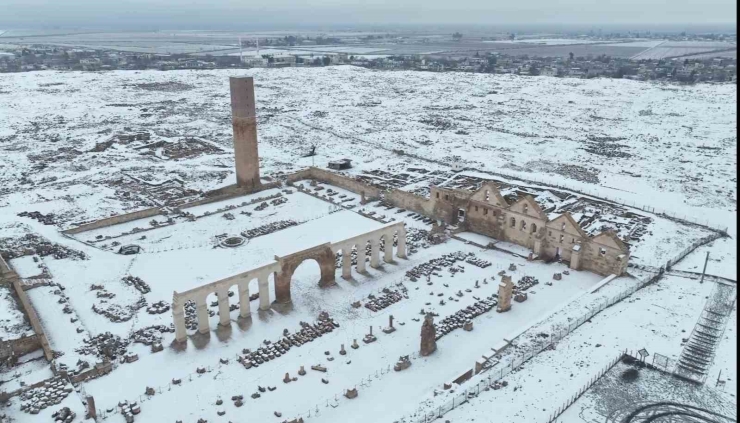 Beyazla Tarihin Buluşması Eşsiz Manzara Oluşturdu