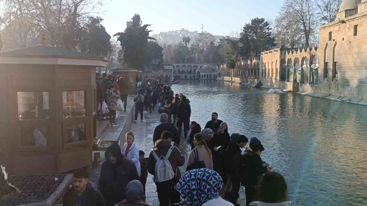 Güneşi Gören Soluğu Balıklıgöl’de Aldı