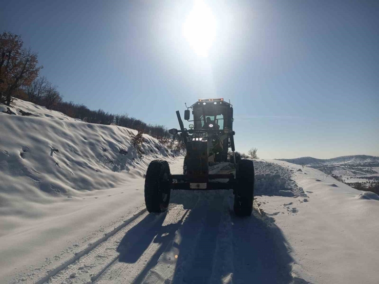 Diyarbakır’da Kapalı Yolların Açılması İçin Çalışmalar Sürüyor