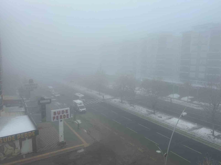 Diyarbakır Sis Denizinde Kayboldu, Uçak Seferleri İptal Edildi