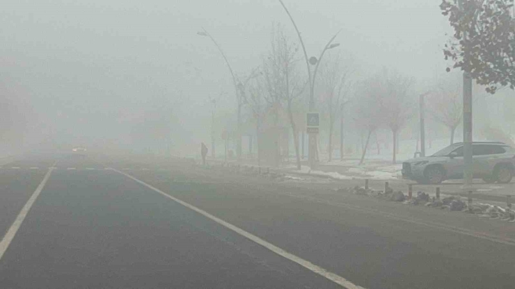 Diyarbakır Sis Denizinde Kayboldu, Uçak Seferleri İptal Edildi